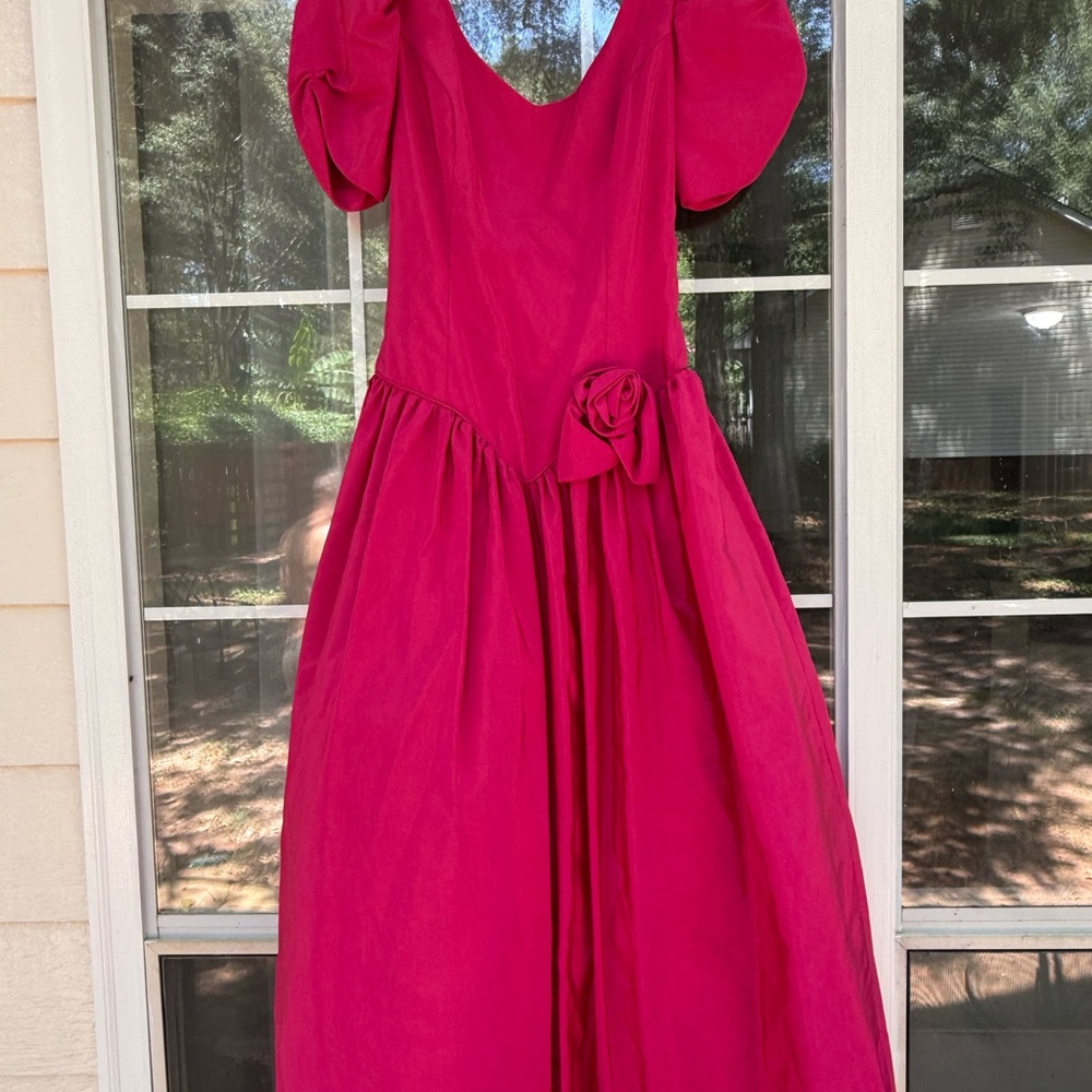 Elegant Pink Midi Dress